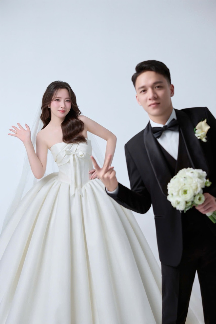 Khoảnh khắc vui của cô dâu chú rể